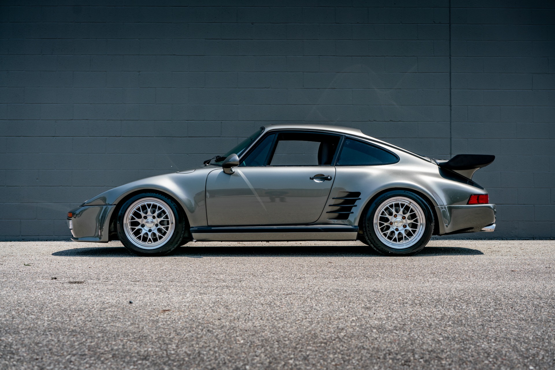 Porsche-911-1983-Gray-Brown-24