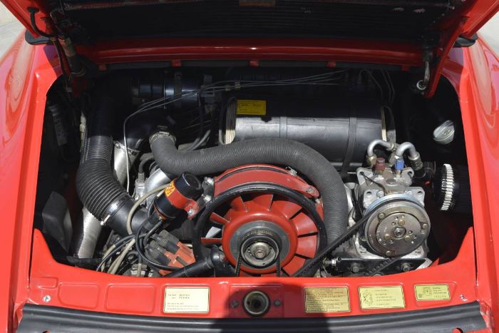 Porsche-911-1983-Red-4