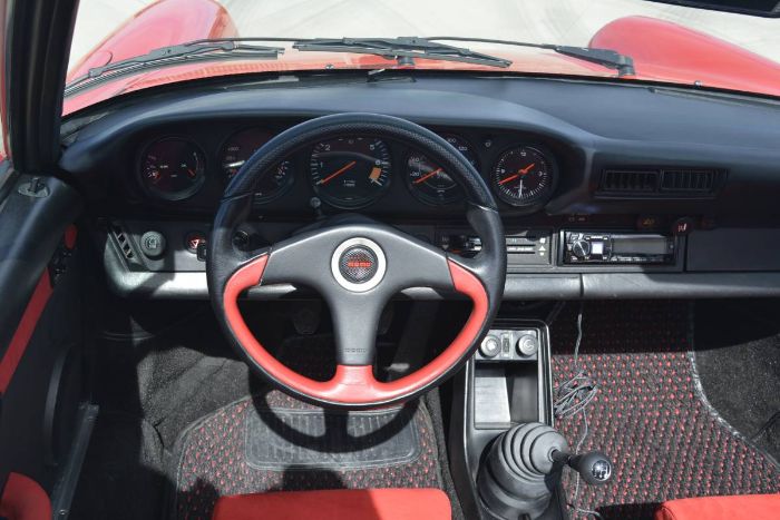 Porsche-911-1983-Red-7