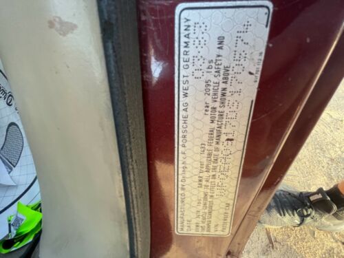 Porsche-911-1983-Ruby-Red-Metallic-Sand-Beige-Leather-10