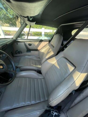 Porsche-911-1983-Ruby-Red-Metallic-Sand-Beige-Leather-5