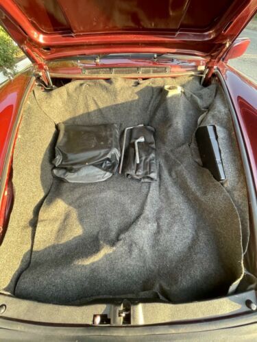 Porsche-911-1983-Ruby-Red-Metallic-Sand-Beige-Leather-7