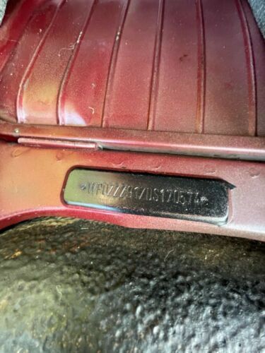 Porsche-911-1983-Ruby-Red-Metallic-Sand-Beige-Leather-9