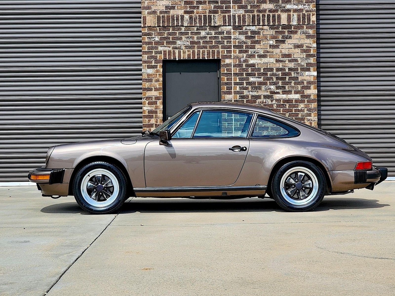 Porsche-911-1984-Coupe-1