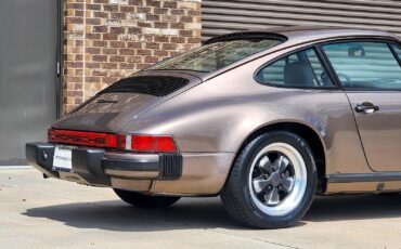 Porsche-911-1984-Coupe-10