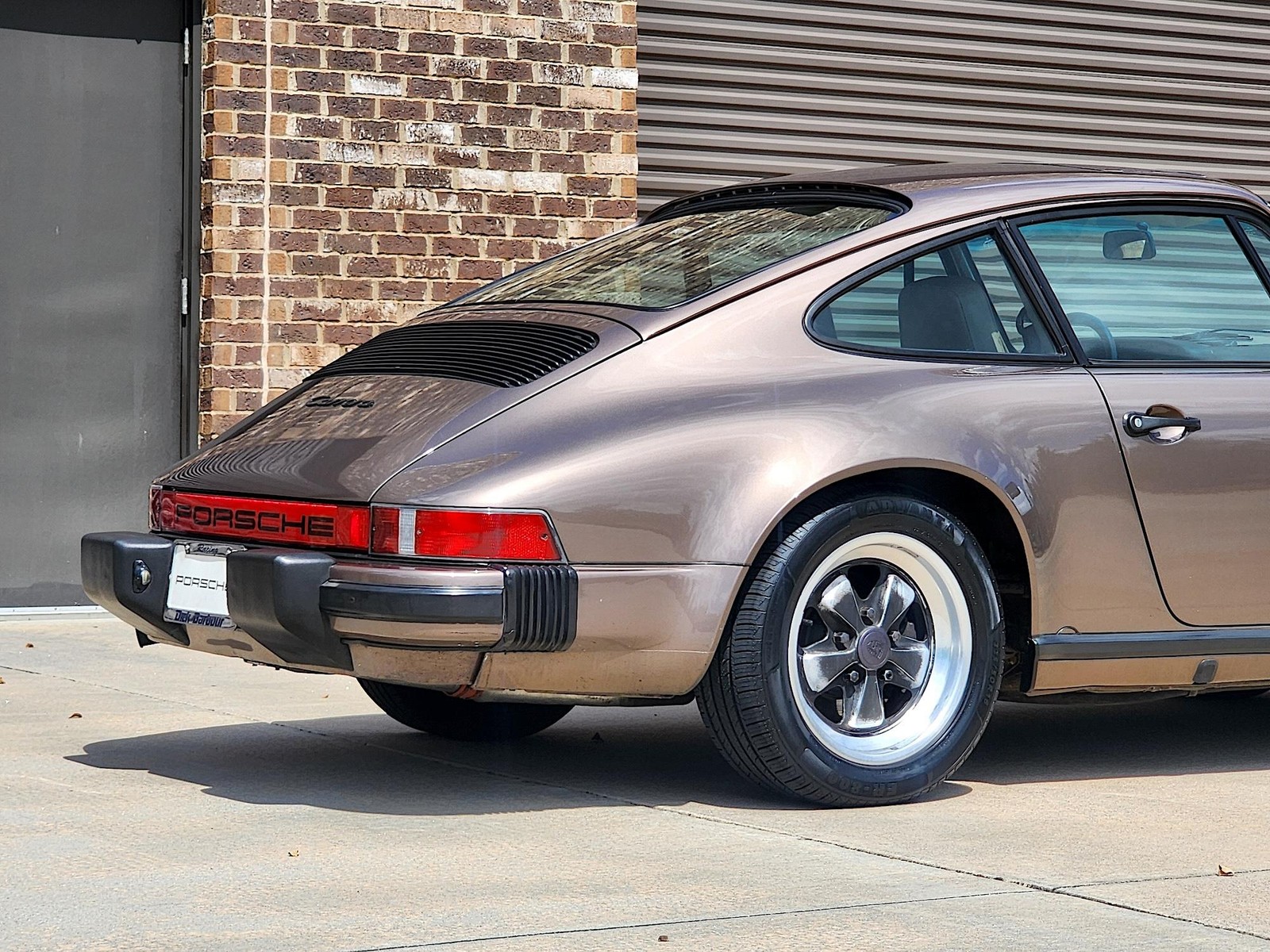 Porsche-911-1984-Coupe-10