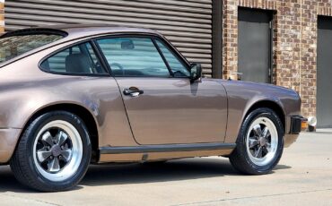 Porsche-911-1984-Coupe-11