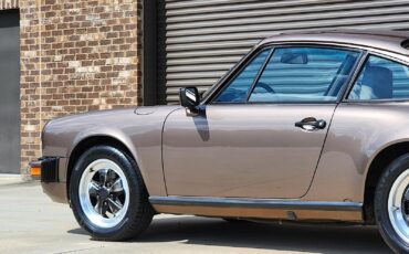 Porsche-911-1984-Coupe-16