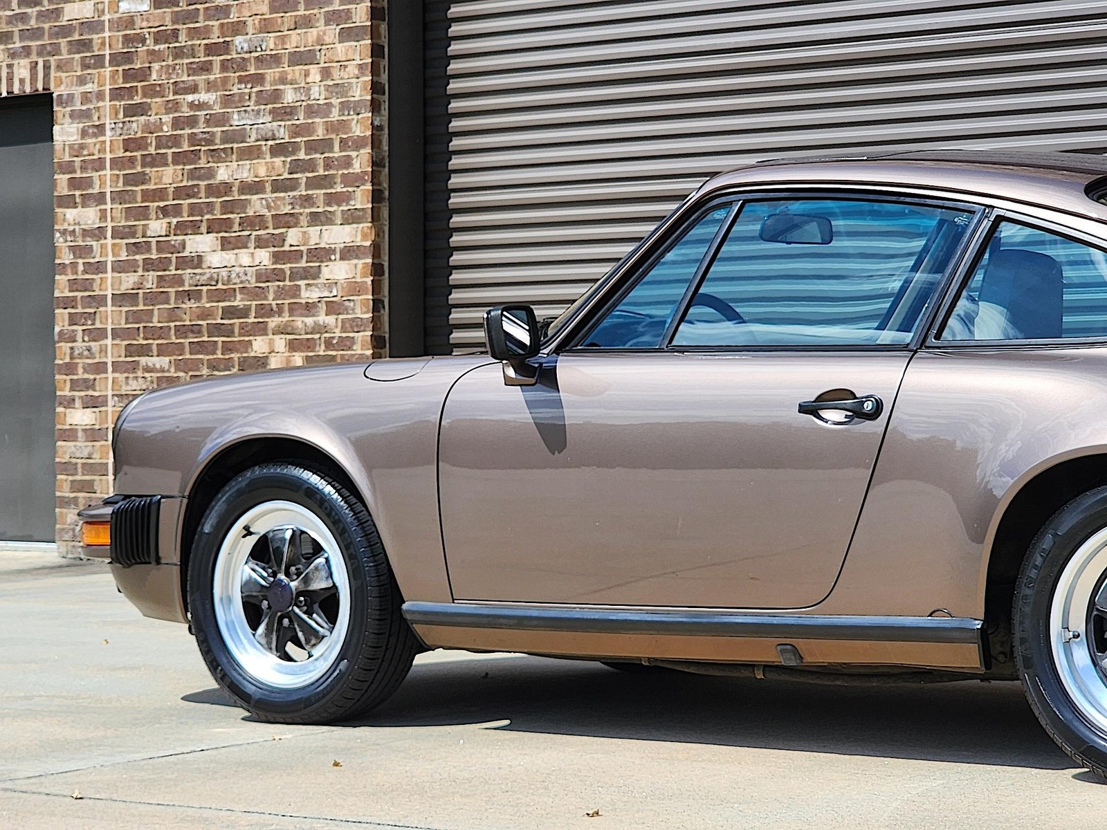 Porsche-911-1984-Coupe-16