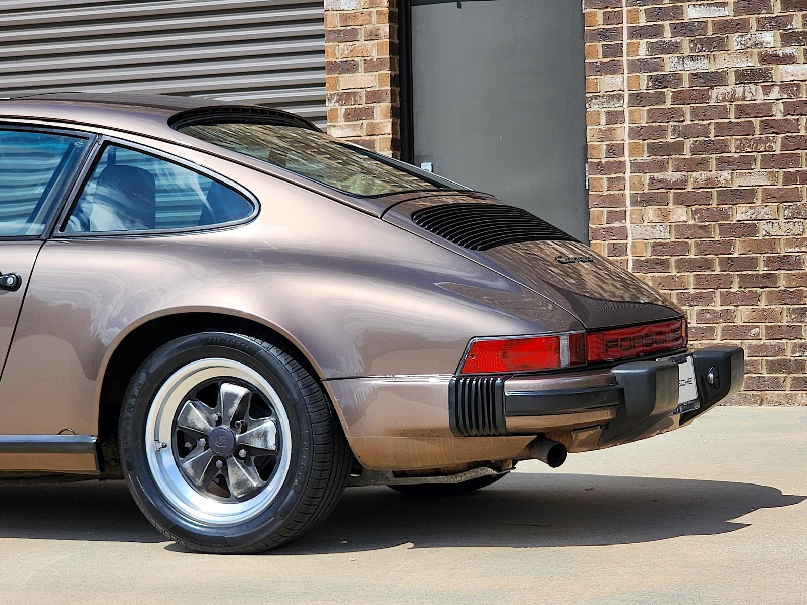 Porsche-911-1984-Coupe-17