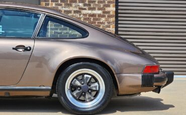 Porsche-911-1984-Coupe-18