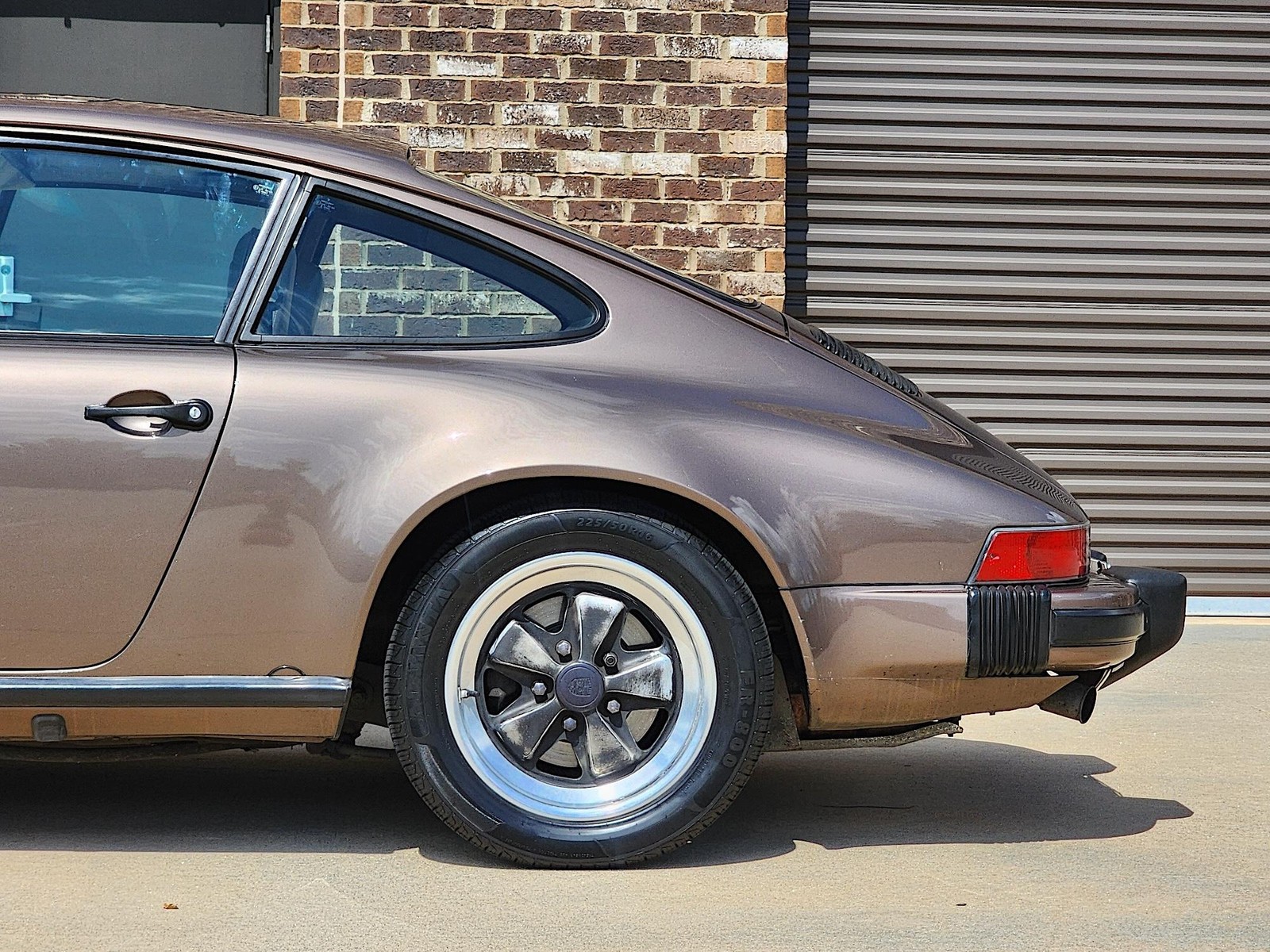Porsche-911-1984-Coupe-18