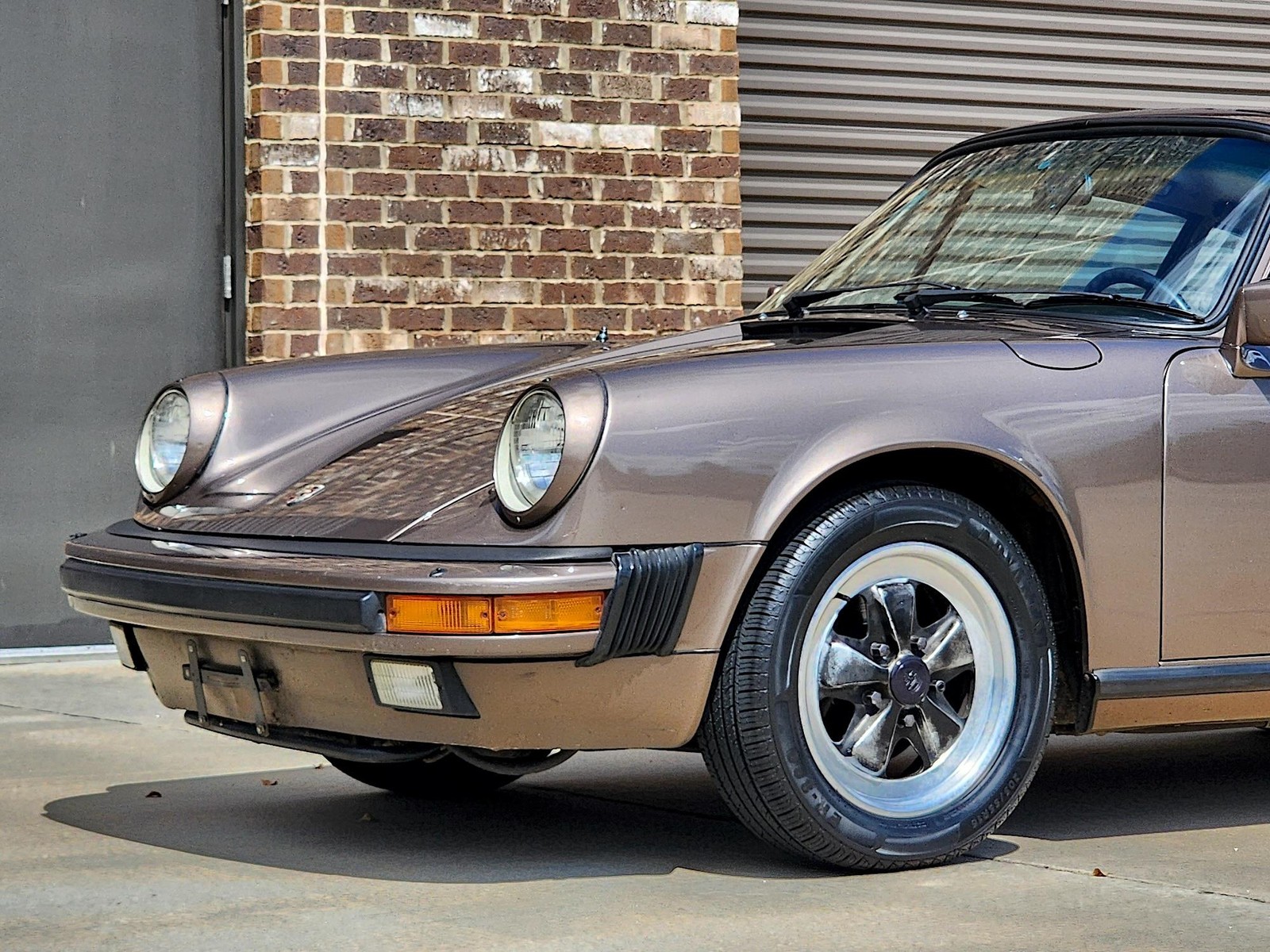 Porsche-911-1984-Coupe-21