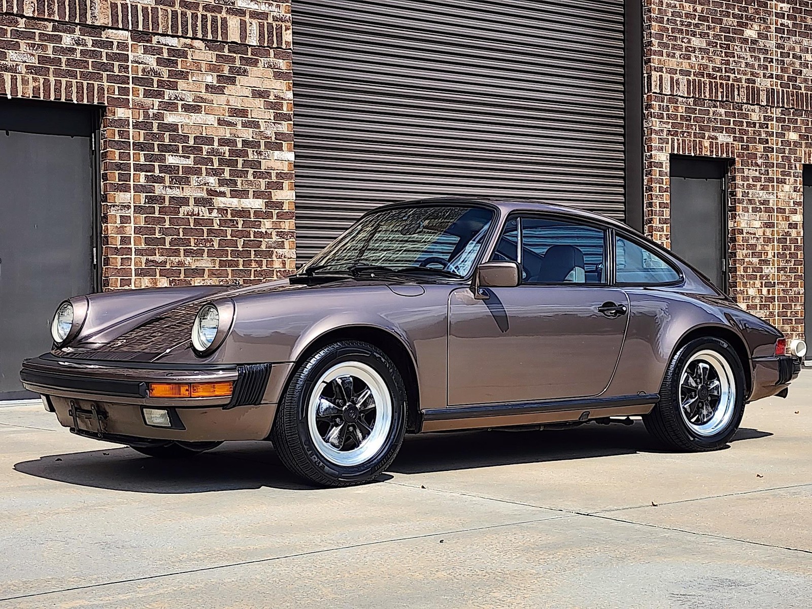 Porsche-911-1984-Coupe-22