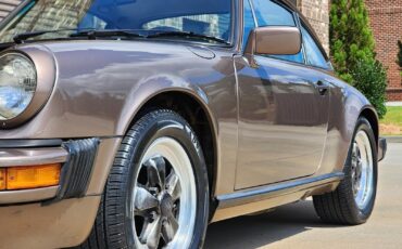 Porsche-911-1984-Coupe-24