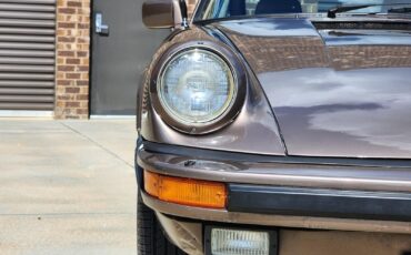 Porsche-911-1984-Coupe-28
