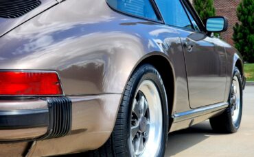 Porsche-911-1984-Coupe-31