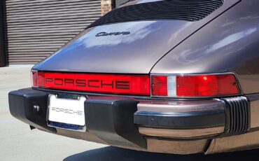 Porsche-911-1984-Coupe-32