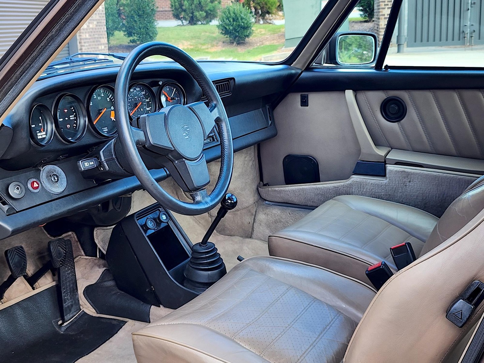 Porsche-911-1984-Coupe-4
