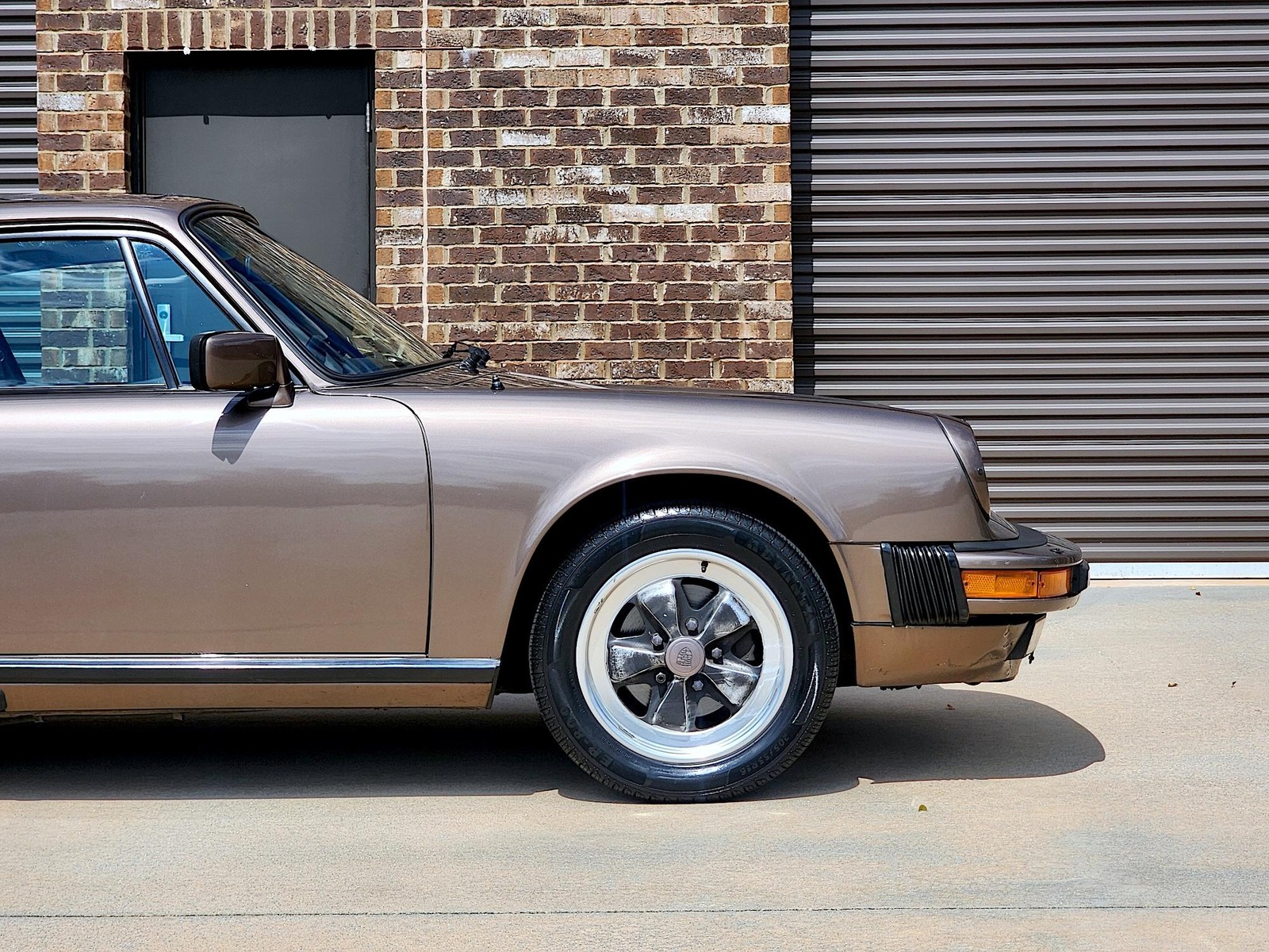 Porsche-911-1984-Coupe-8