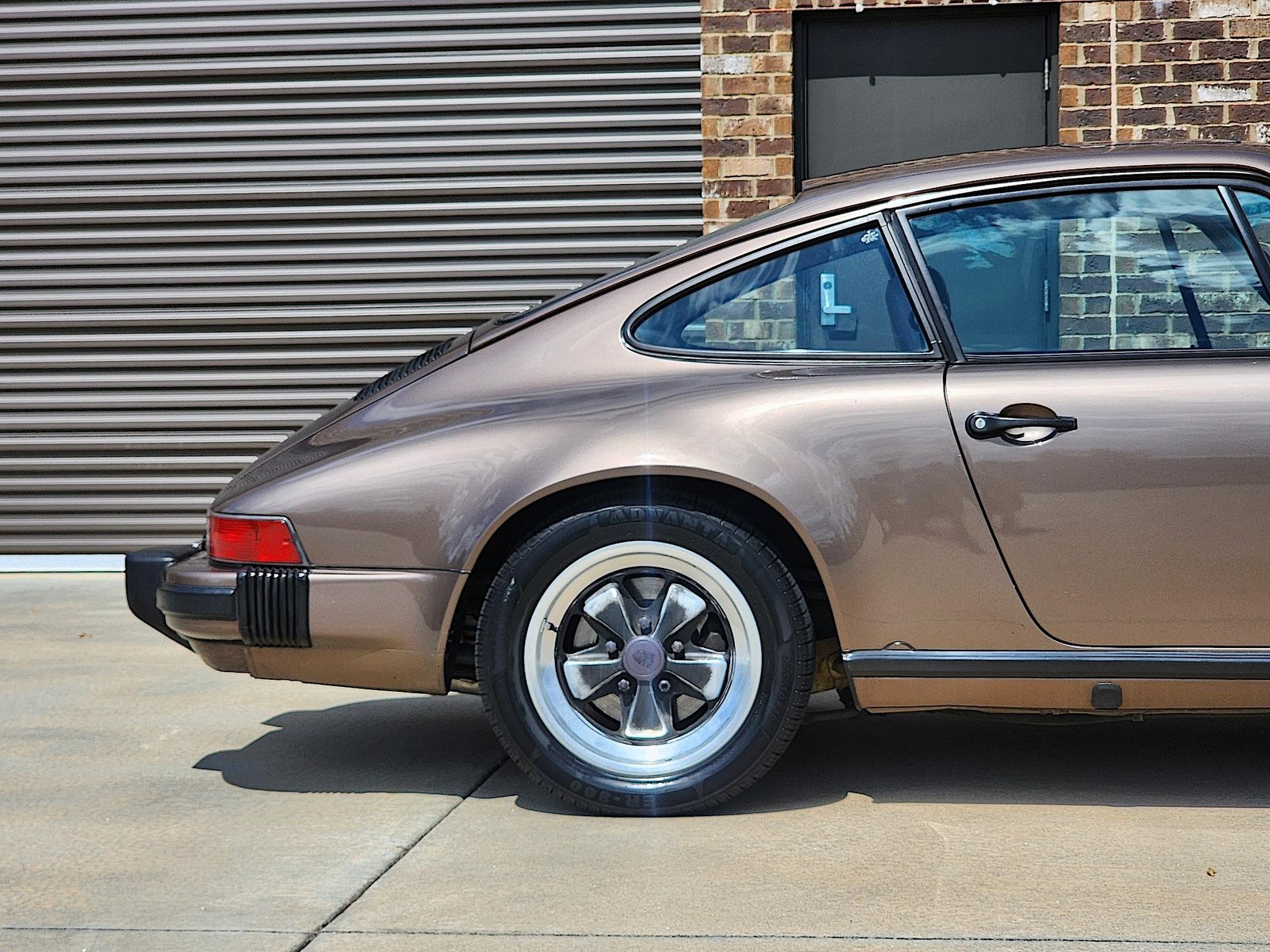 Porsche-911-1984-Coupe-9
