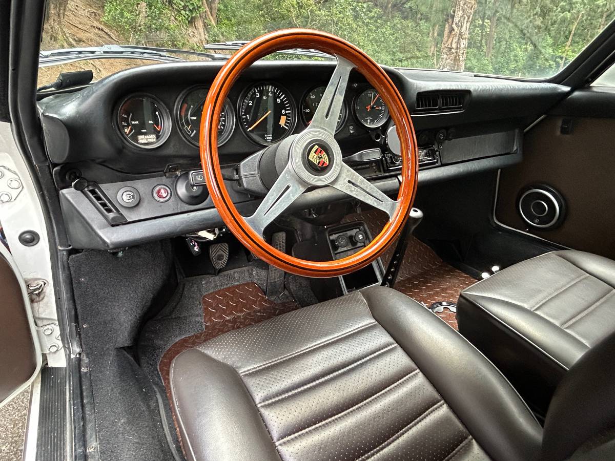 Porsche-911-1984-white-6