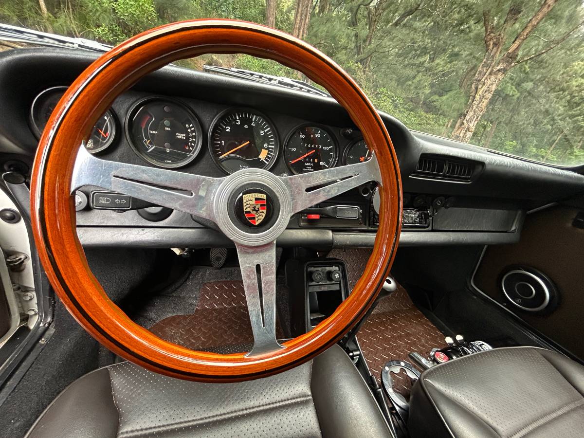 Porsche-911-1984-white-7