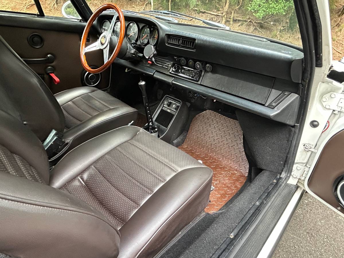 Porsche-911-1984-white-8