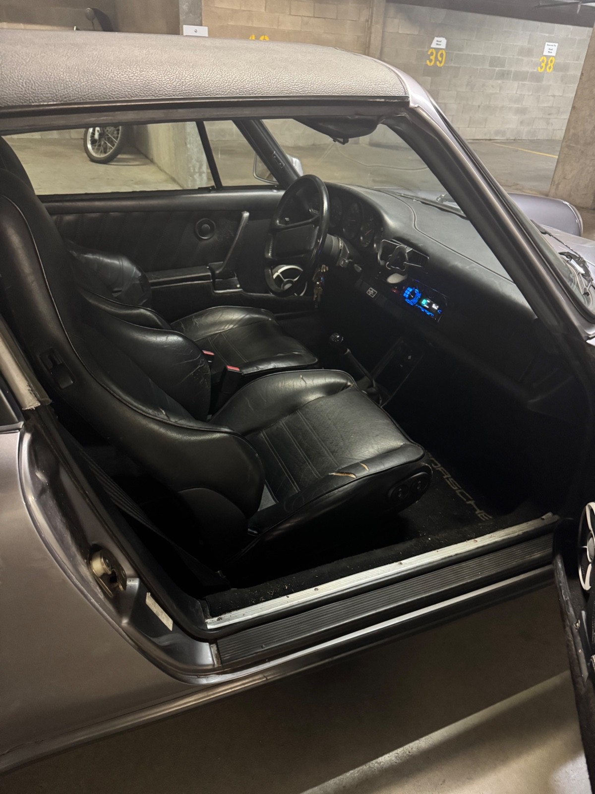 Porsche-911-1985-Convertible-10