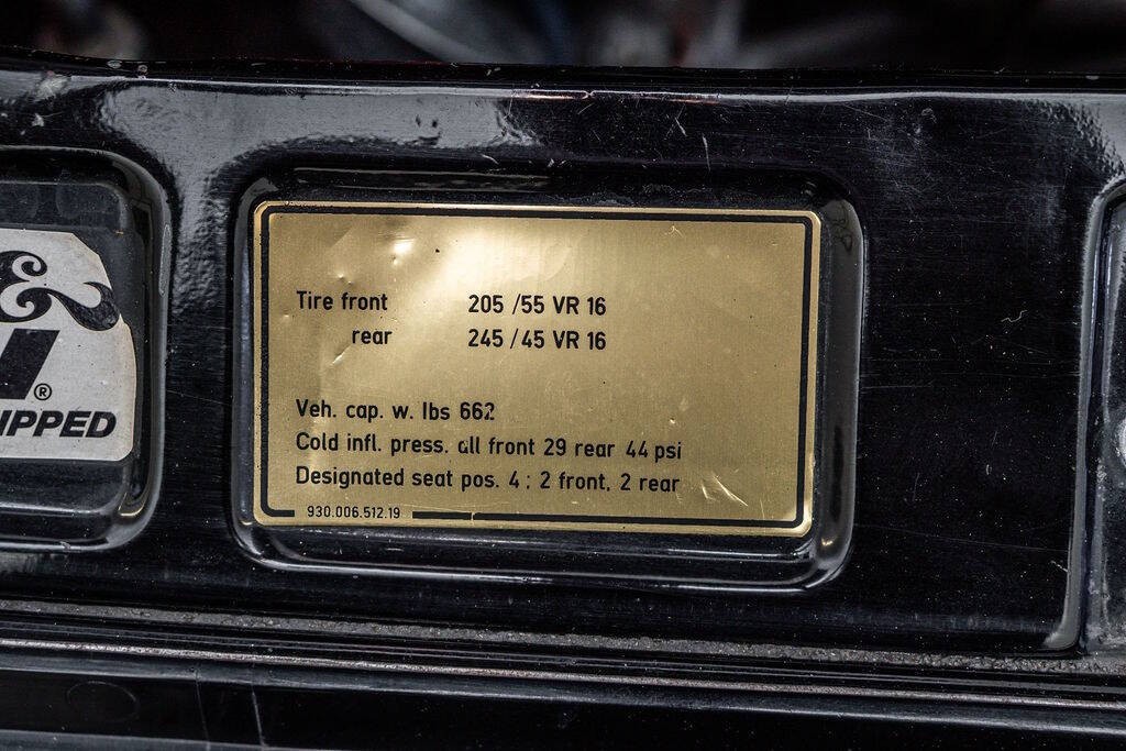 Porsche-911-1986-Coupe-26