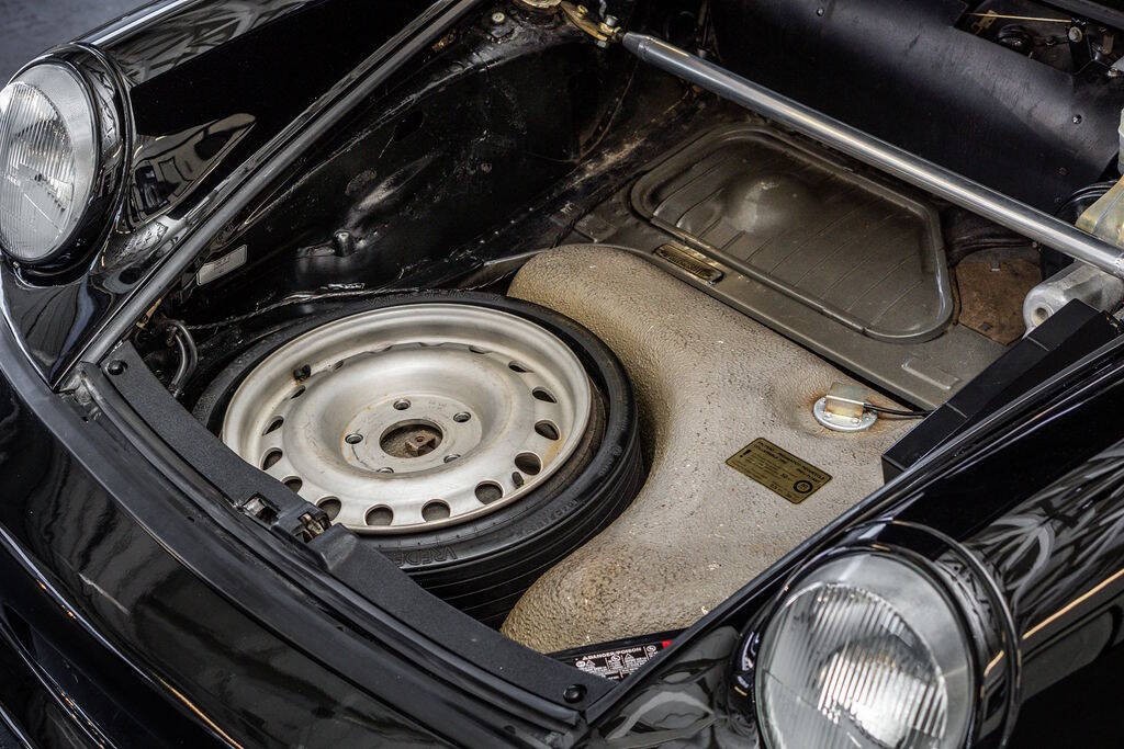 Porsche-911-1986-Coupe-28