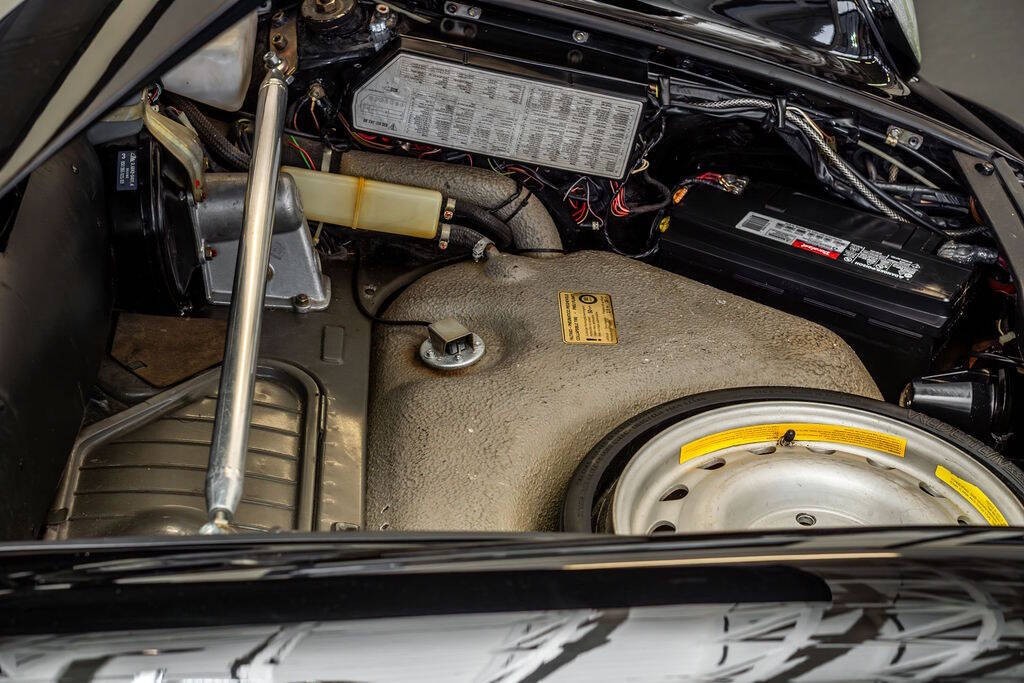 Porsche-911-1986-Coupe-30