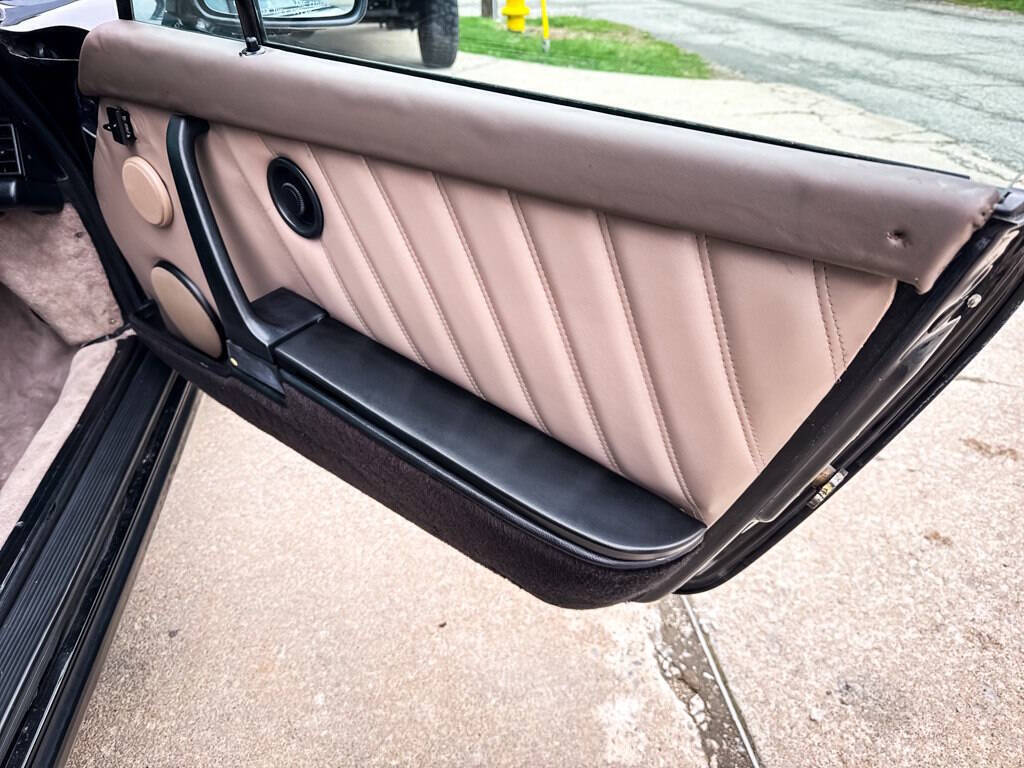 Porsche-911-1988-Convertible-23