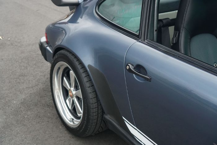 Porsche-911-1988-Venetian-Blue-Metall-15