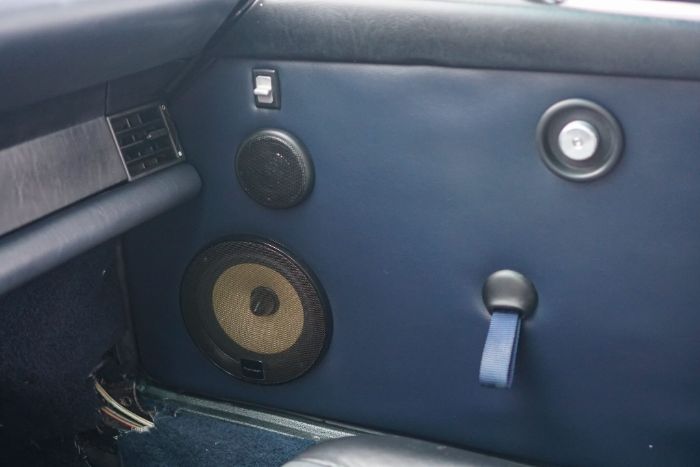 Porsche-911-1988-Venetian-Blue-Metall-17