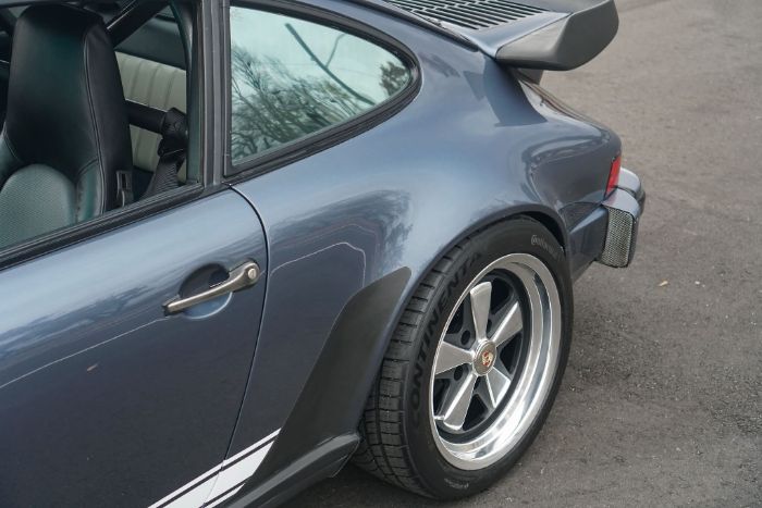 Porsche-911-1988-Venetian-Blue-Metall-26