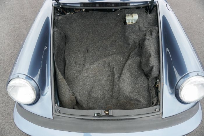 Porsche-911-1988-Venetian-Blue-Metall-31