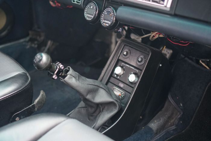Porsche-911-1988-Venetian-Blue-Metall-44
