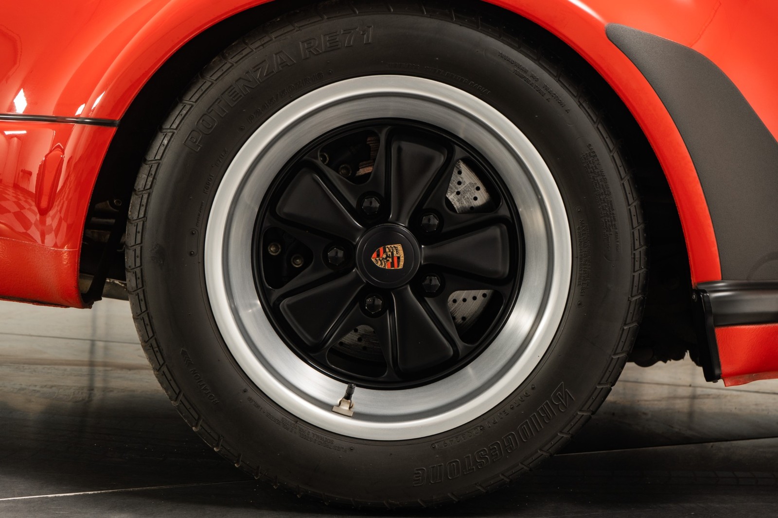 Porsche-911-1989-Convertible-35
