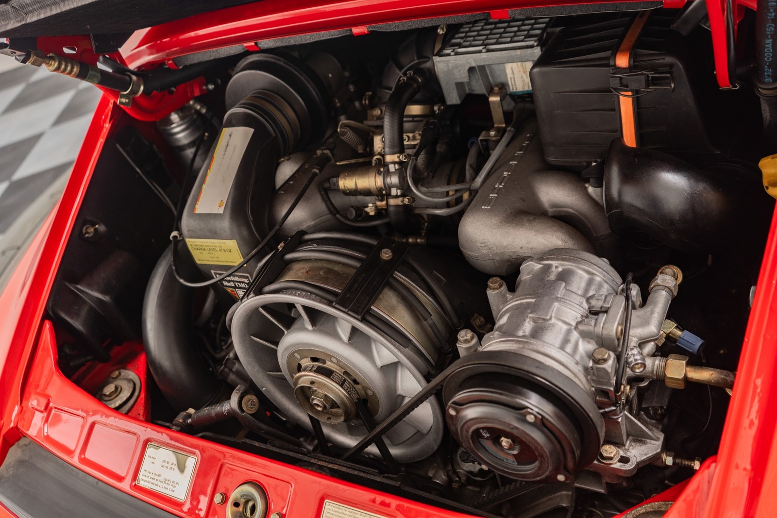 Porsche-911-1989-Convertible-37