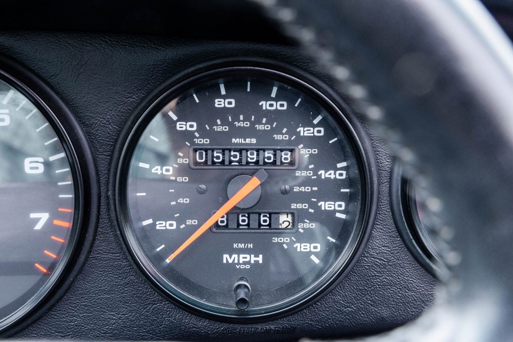 Porsche-911-1990-Coupe-23