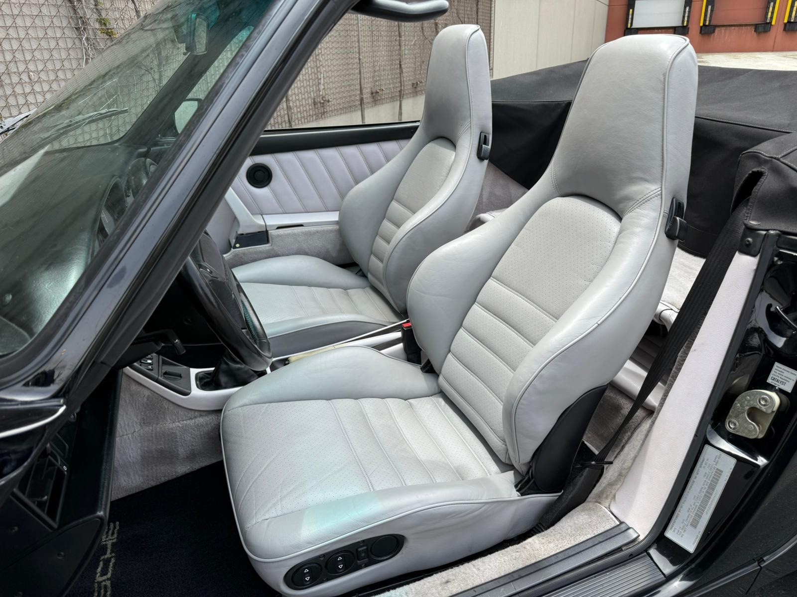Porsche-911-1991-8