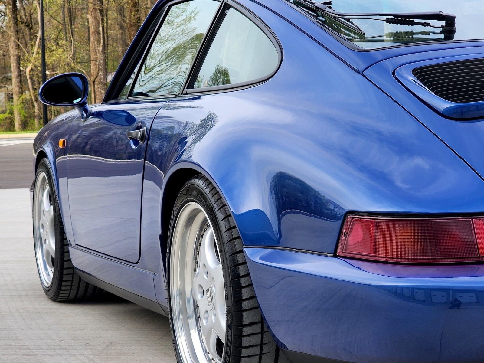 Porsche-911-1993-Coupe-35