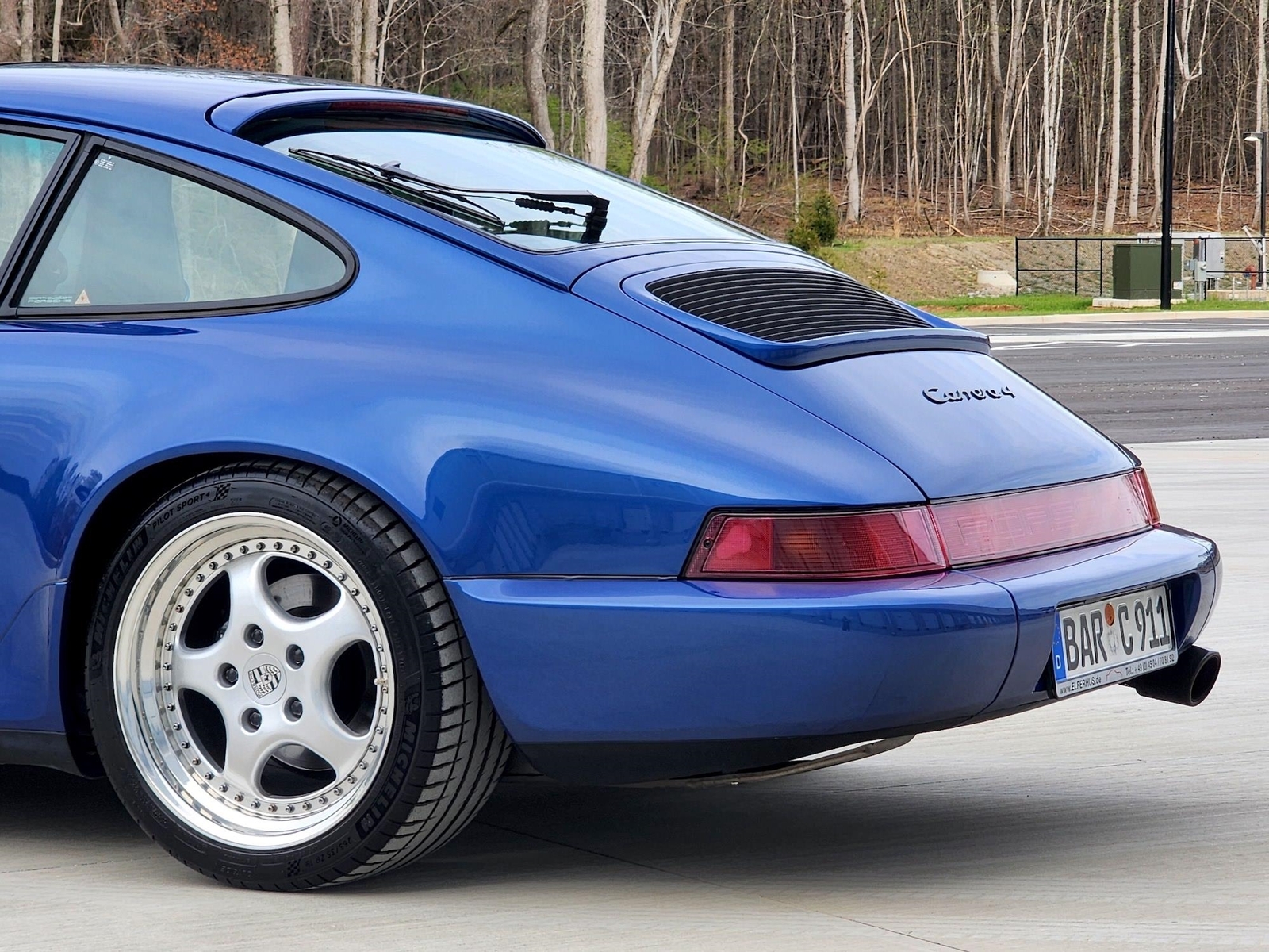 Porsche-911-1993-Coupe-8