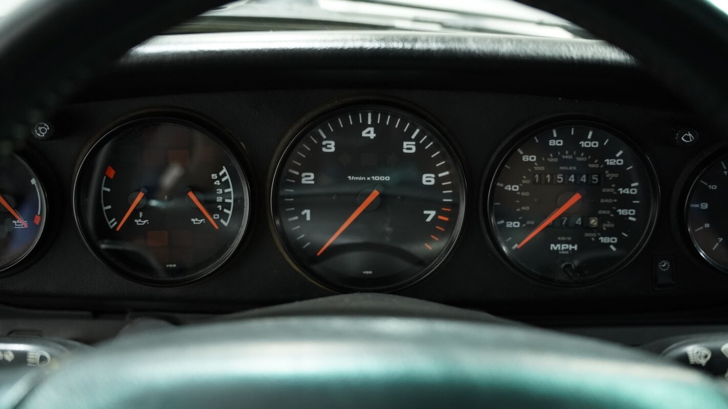 Porsche-911-1995-Convertible-31