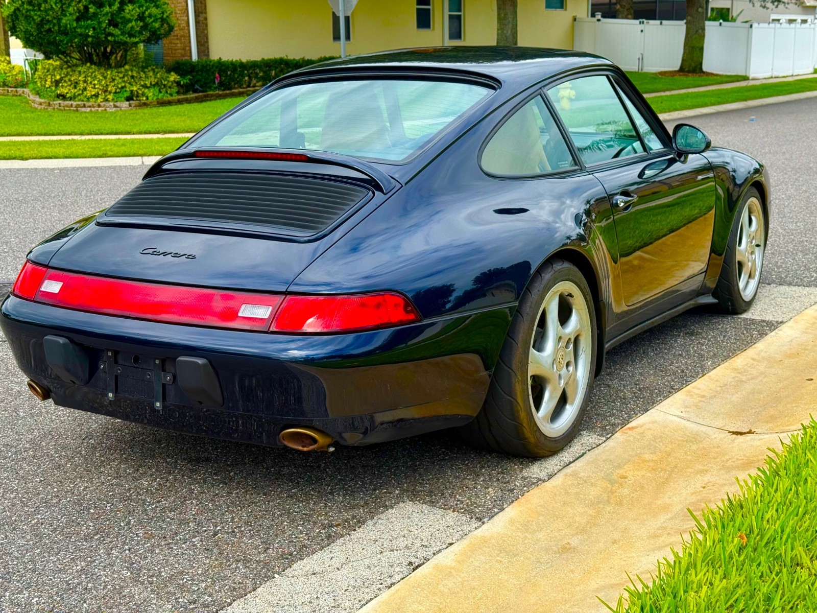 Porsche-911-1995-Coupe-11