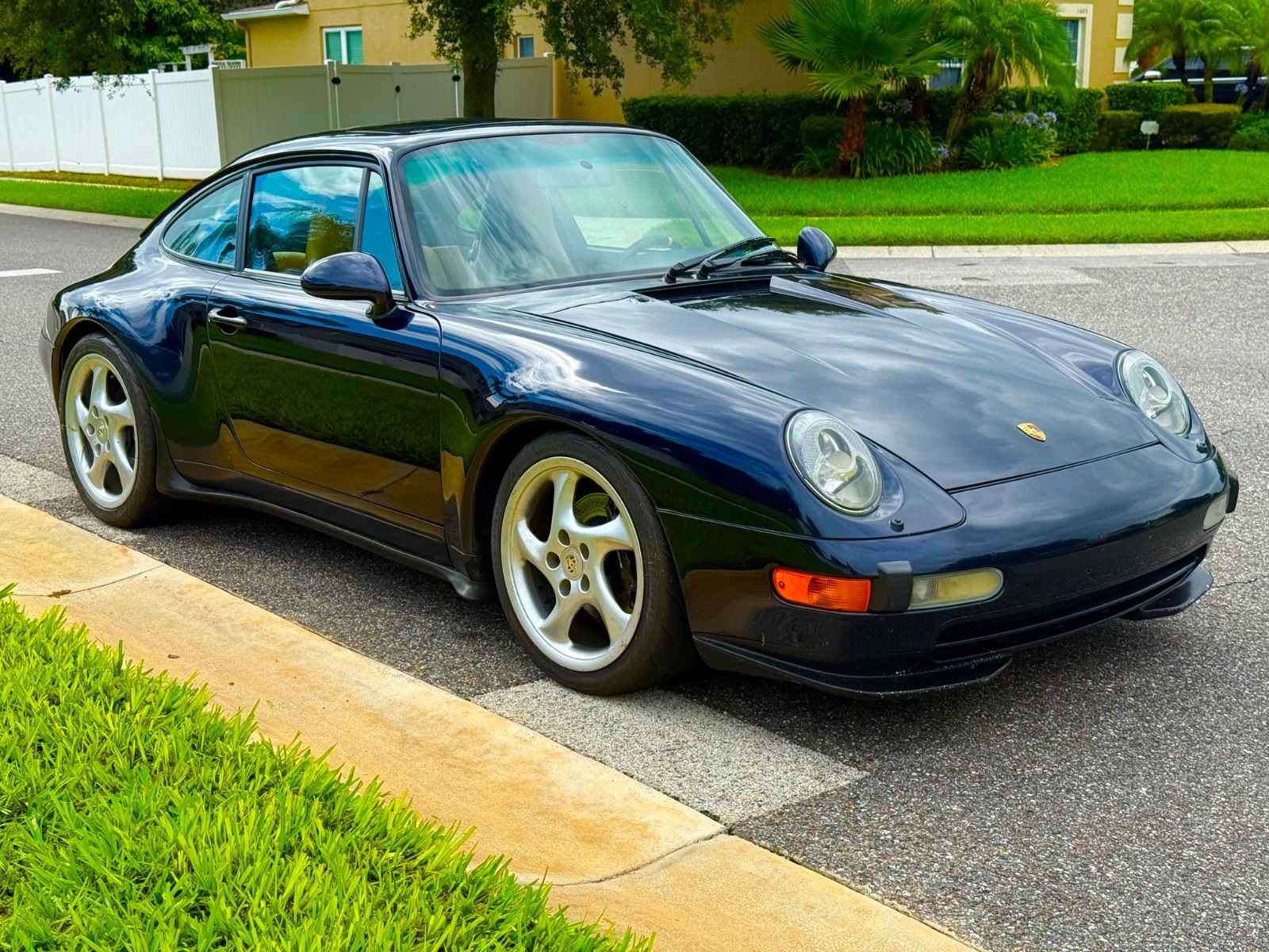 Porsche-911-1995-Coupe-12