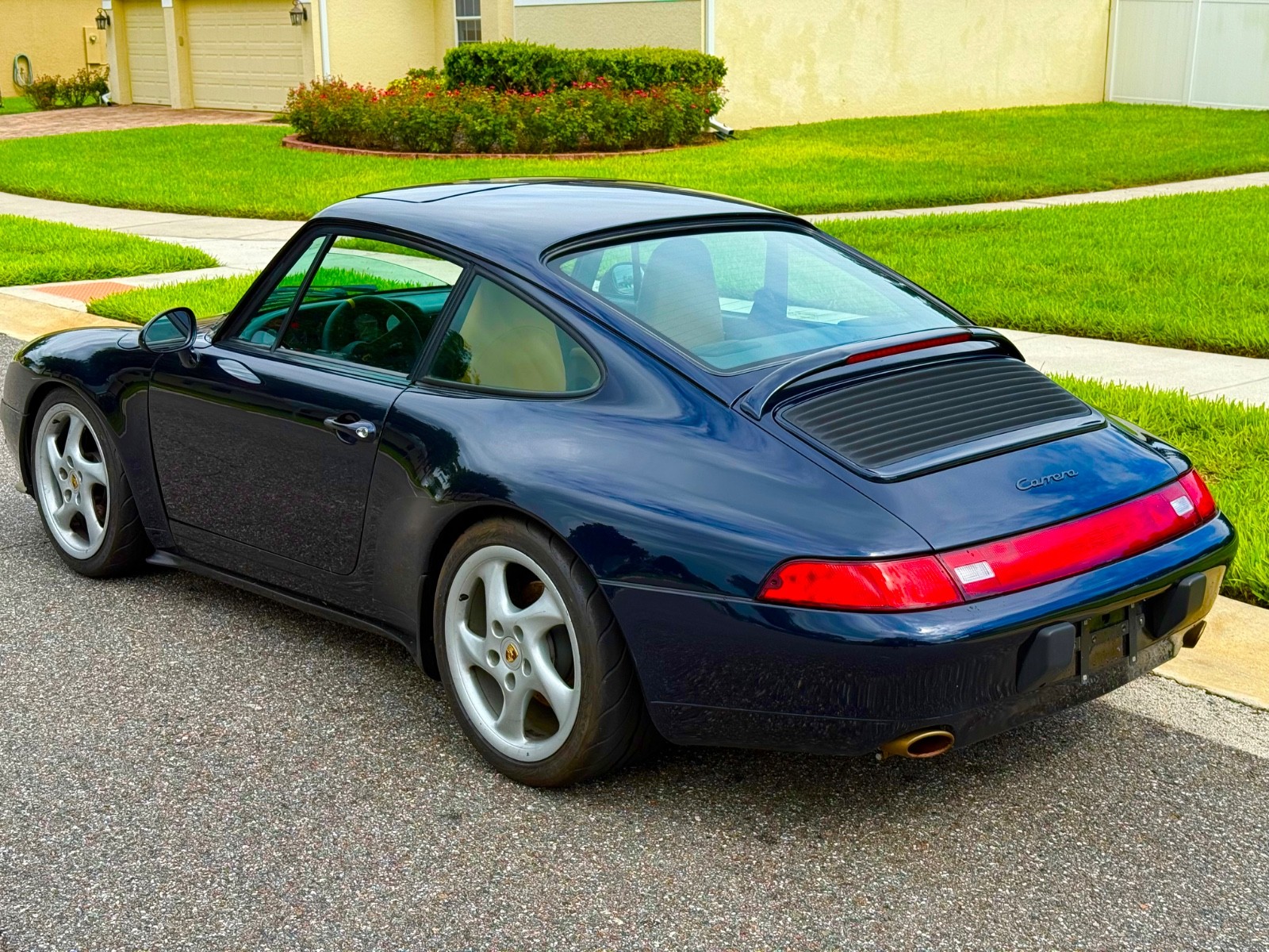 Porsche-911-1995-Coupe-2
