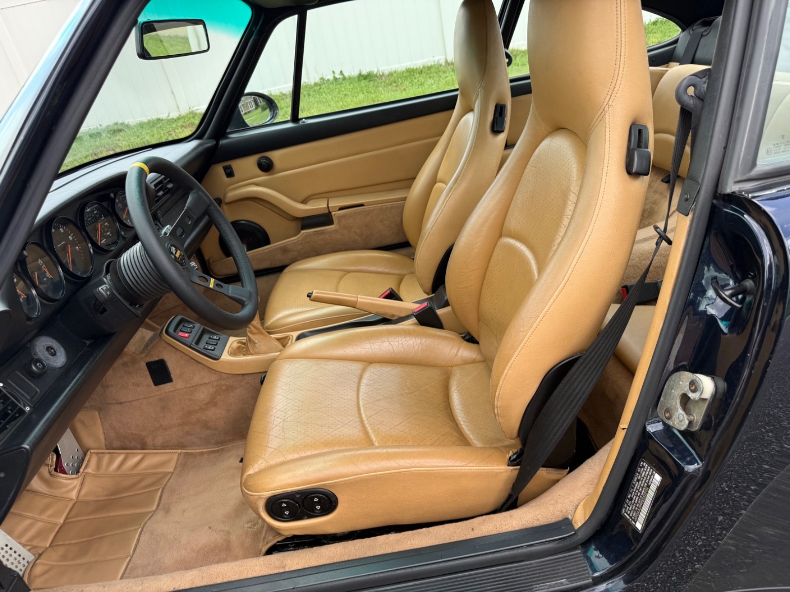 Porsche-911-1995-Coupe-21