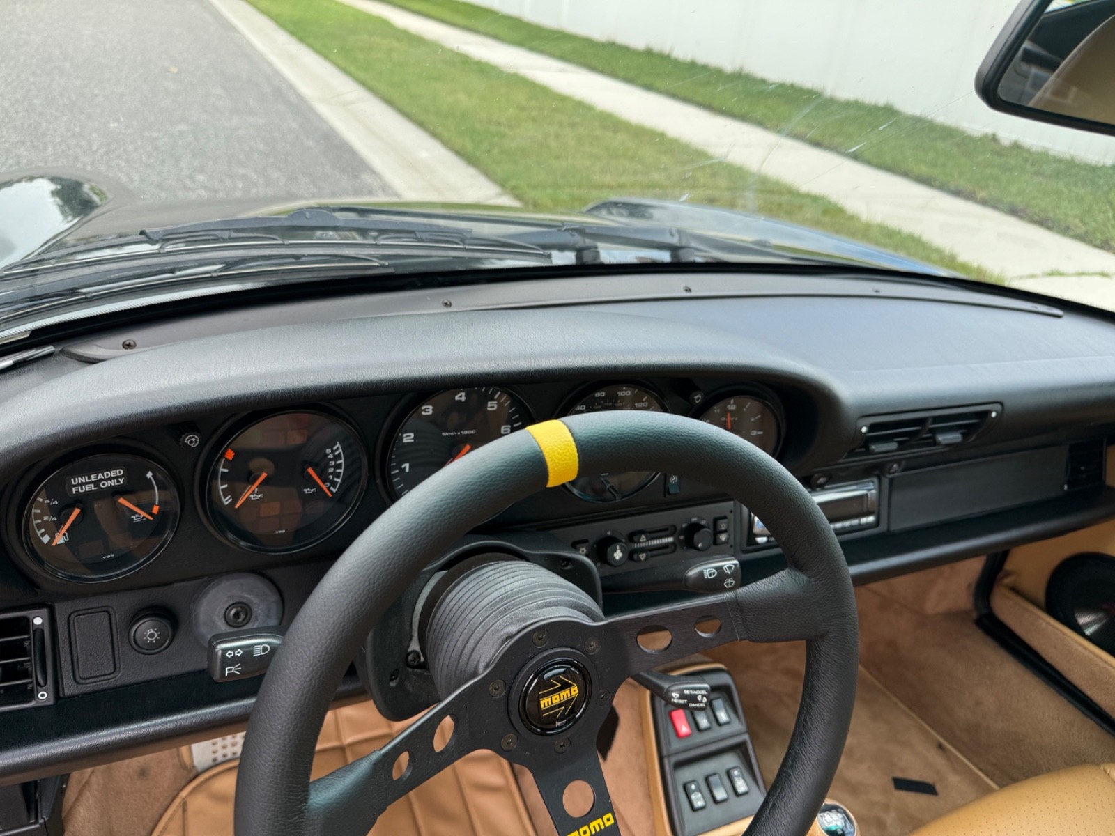 Porsche-911-1995-Coupe-23